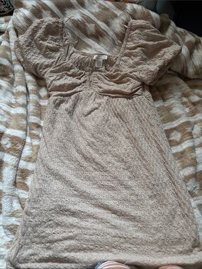 URBAN Romantics Beige Puff Sleeve Smocked Dress